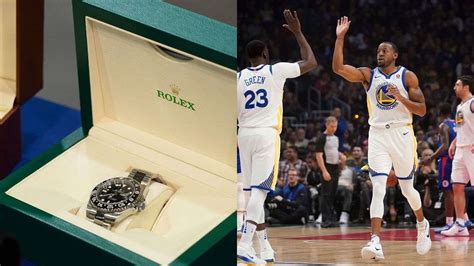 Warriors: Stephen Curry gifts Draymond Green, Iguodala